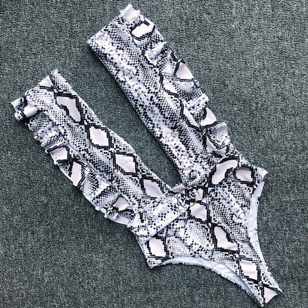 Divatos V-nyakú fürdőruha többféle színben