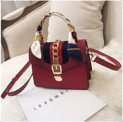 Stílusos női táska négy színben, fém elemekkel, rövid és hosszú füllel