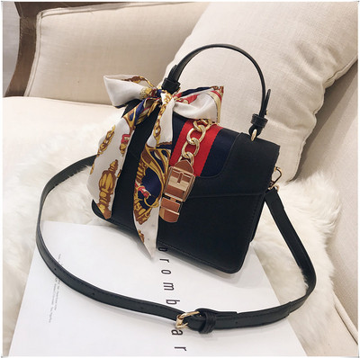 Stílusos női táska négy színben, fém elemekkel, rövid és hosszú füllel