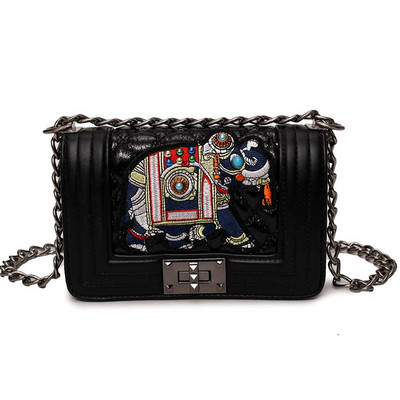 Geanta de dama moderna din piele ecologica cu aplicatie si lant metalic lung