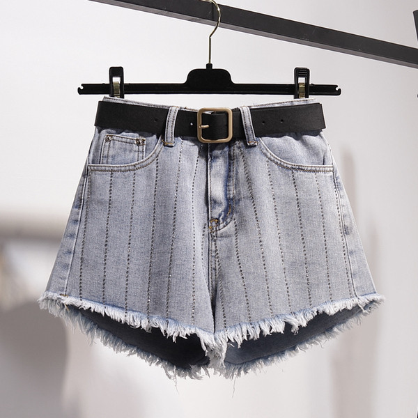 Ежедневни дамски къси панталони с камъни и разкъсани мотиви 