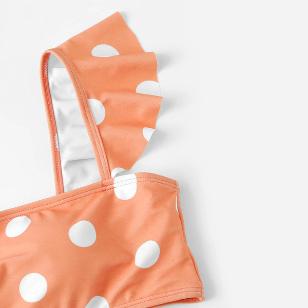 Modern kétrészes fürdőruha pöttyökkel