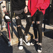 Blugi de bărbați moderni în negru cu motive rupte