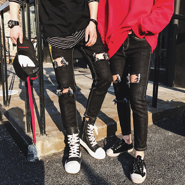 Blugi de bărbați moderni în negru cu motive rupte