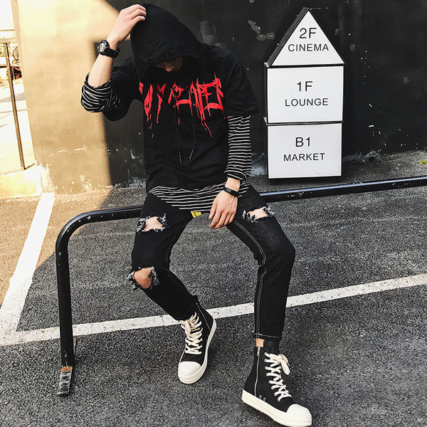 Blugi de bărbați moderni în negru cu motive rupte