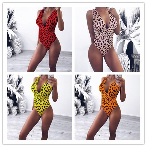 Modern teljes fürdőruha mély nyakkivágással és leopárdmintával több színben