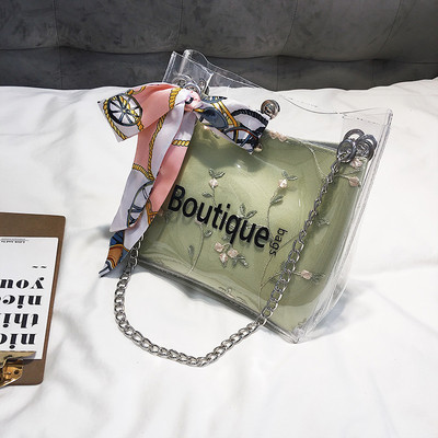 Μοντέρνα γυναικεία τσάντα με διαφανές κάλυμμα και κεντήματα σε τρία χρώματα με μεγάλη μεταλλική αλυσίδα