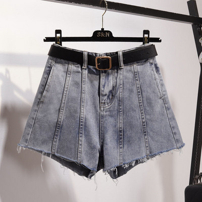 Stílusos női rövidnadrág szakadt motívumokkal, kék és fekete színben