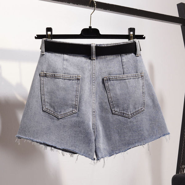 Stílusos női rövidnadrág szakadt motívumokkal, kék és fekete színben