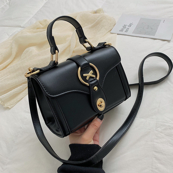 Geanta de dama eleganta din piele ecologica in trei culori cu elemente metalice cu manere scurte si lungi