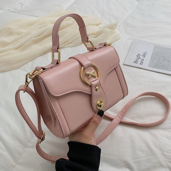 Geanta de dama eleganta din piele ecologica in trei culori cu elemente metalice cu manere scurte si lungi