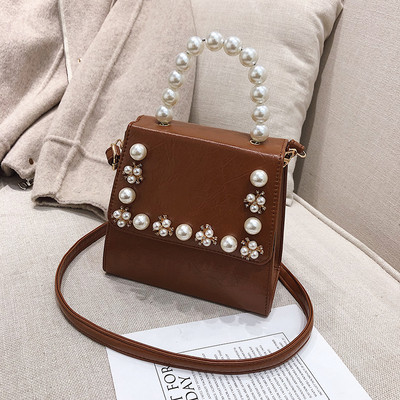 Κομψή γυναικεία τσάντα σε τέσσερα χρώματα με διακοσμητικά μαργαριτάρια και μακρά λαβή