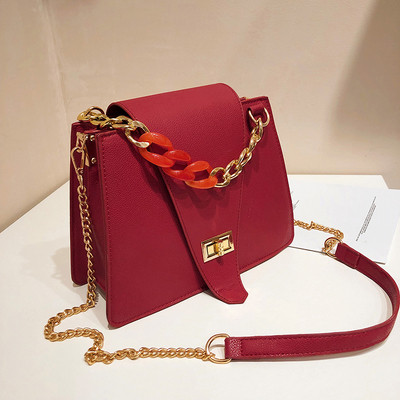 Öt színben, ökológiai bőrből készült stílusos női táska fém elemekkel, rövid és hosszú füllel