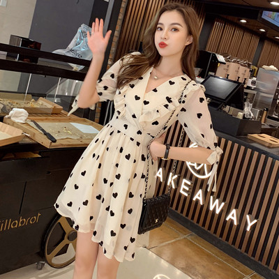 Modern női ruha V-nyakkal és szalaggal