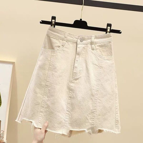 Modern női szoknya magas derékkal, fehér és fekete színben