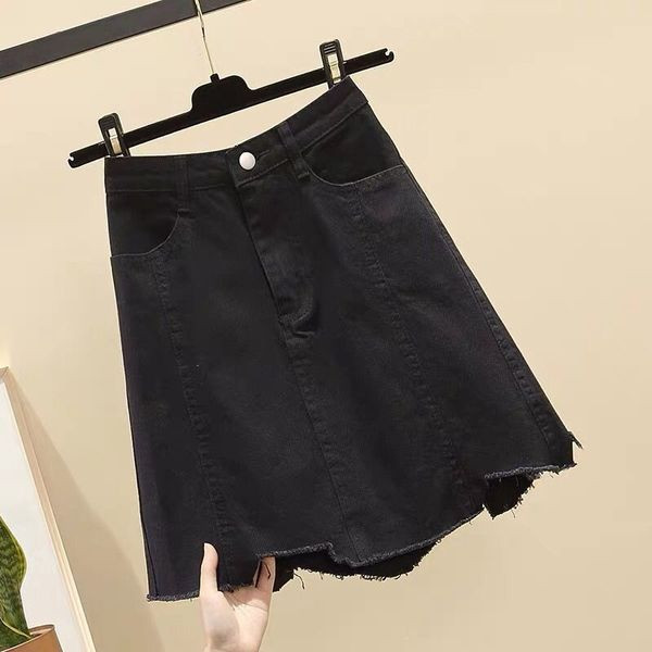 Modern női szoknya magas derékkal, fehér és fekete színben