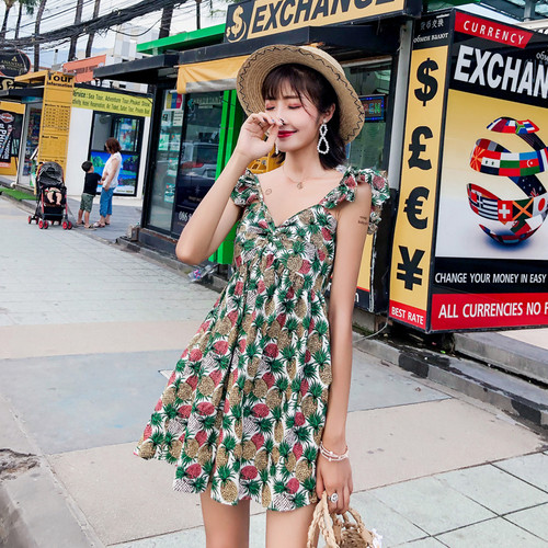 Modern női ruha pántokkal és V-nyakkal