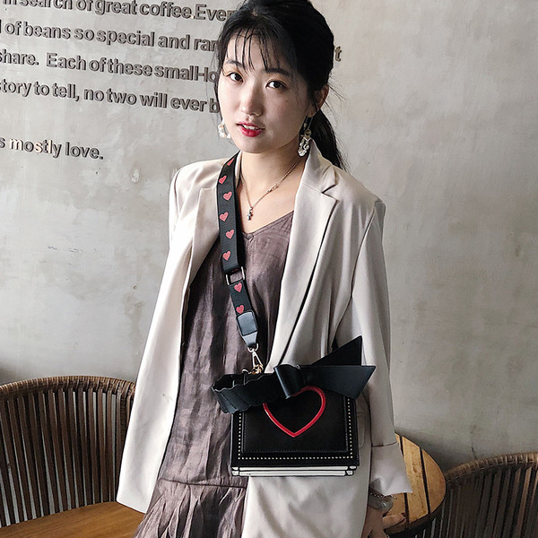 Öko bőrből készült modern női táska három színben, hosszú fogantyúval