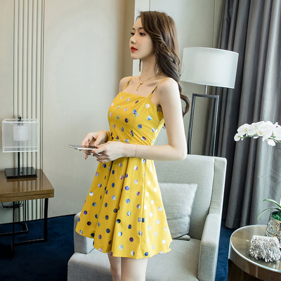 Μοντέρνο γυναικείο φόρεμα με λεπτές λωρίδες σε κίτρινο χρώμα