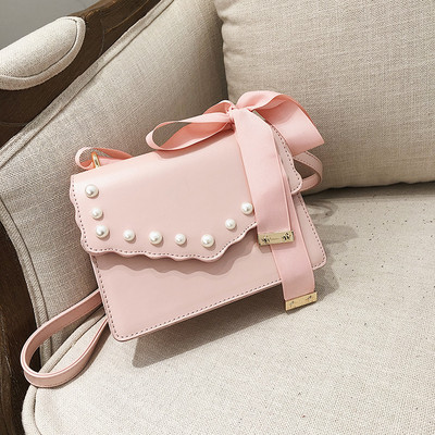 Μοντέρνα γυναικεία έκο δερμάτινη τσάντα σε τρία χρώματα με διακοσμητικά μαργαριτάρια και κορδέλα