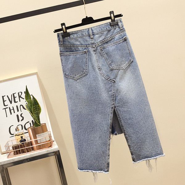 Stílusos női hosszú farmerszoknya szakadt motívumokkal