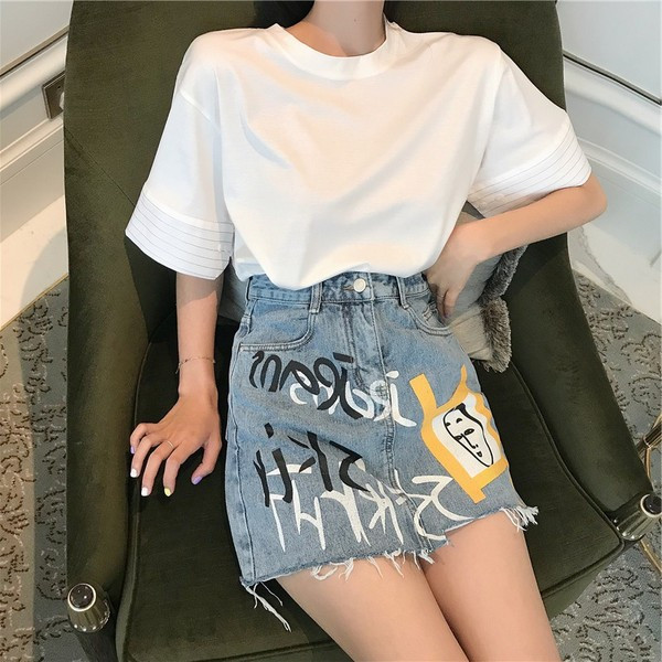 Κομψή  γυναικεία φούστα denim  με ψηλή μέση και εφαρμογή