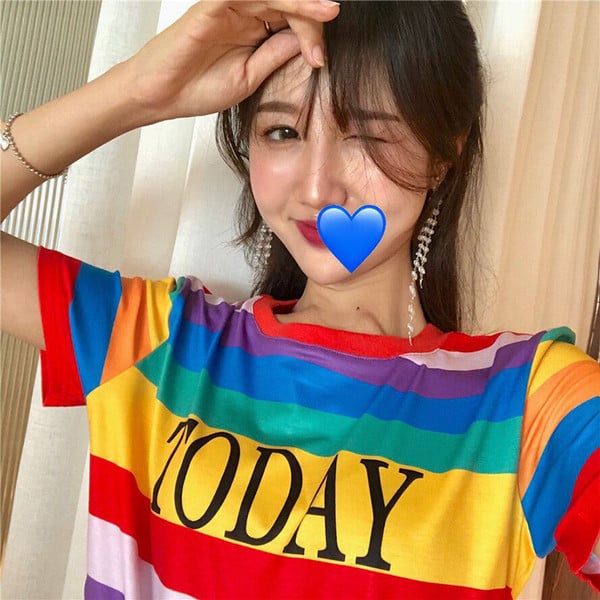 Alkalmi női póló felirattal, színes nyomattal