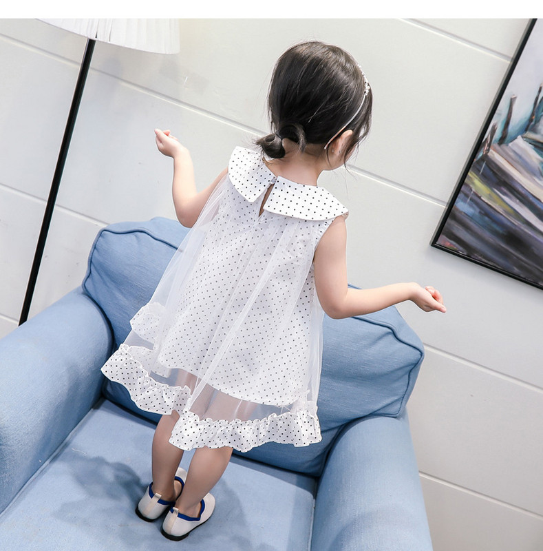 Modern gyerekruha fehér színben, szalaggal