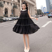 Stílusos női ruha fehér és fekete színben, szalaggal