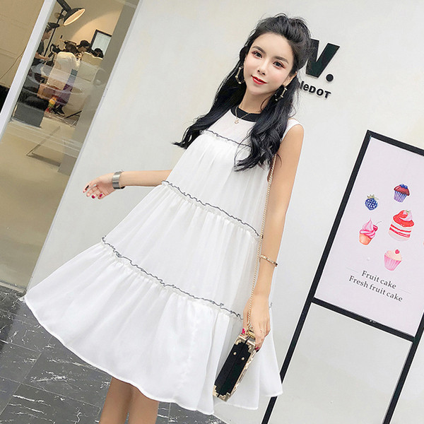 Stílusos női ruha fehér és fekete színben, szalaggal