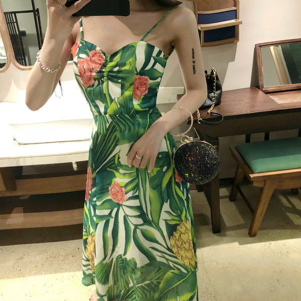 Stílusos női ruha csupasz háttal, virágos motívumokkal