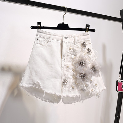 Pantaloni scurți moderni de damă cu talie înaltă și elemente 3D