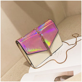 Stílusos női táska irizáló színekben, 3D fém elemekkel és hosszú fémlánccal