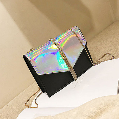 Stílusos női táska irizáló színekben, 3D fém elemekkel és hosszú fémlánccal