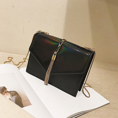 Stílusos női táska irizáló színekben, 3D fém elemekkel és hosszú fémlánccal