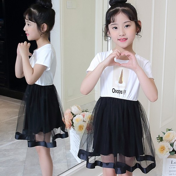 Modern gyerekruha rövid ujjal és rátéttel