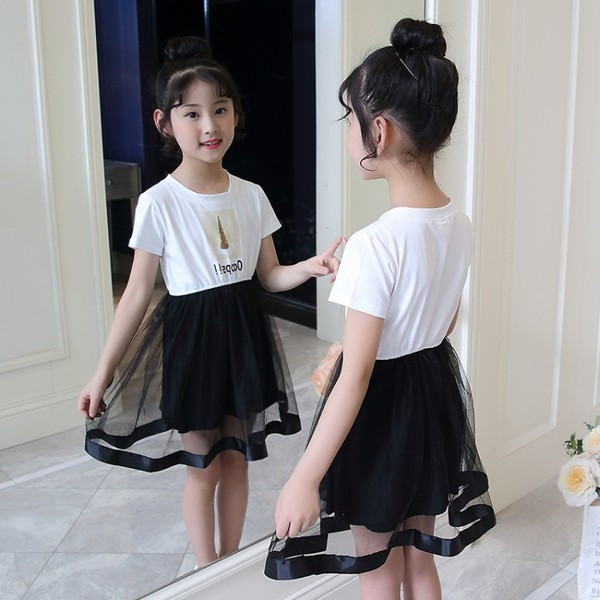 Modern gyerekruha rövid ujjal és rátéttel