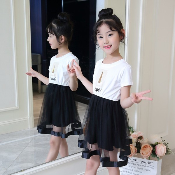 Modern gyerekruha rövid ujjal és rátéttel