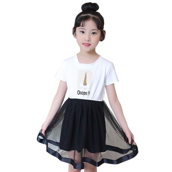 Modern gyerekruha rövid ujjal és rátéttel