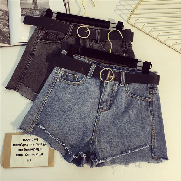 Stílusos női rövidnadrág szakadt motívumokkal fekete és kék színben