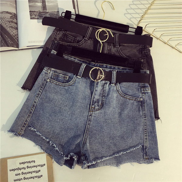 Stílusos női rövidnadrág szakadt motívumokkal fekete és kék színben