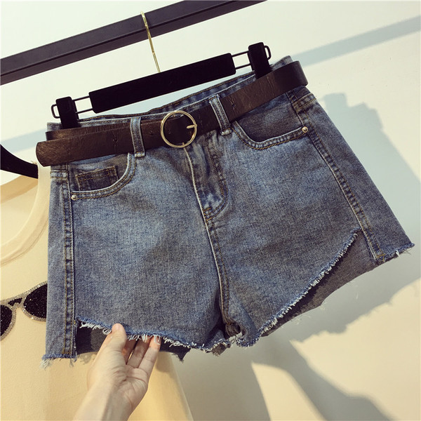 Stílusos női rövidnadrág szakadt motívumokkal fekete és kék színben