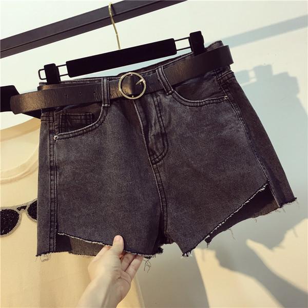 Stílusos női rövidnadrág szakadt motívumokkal fekete és kék színben