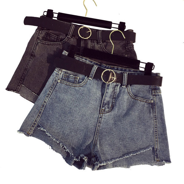 Stílusos női rövidnadrág szakadt motívumokkal fekete és kék színben