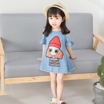 Μοντέρνο παιδικό χιτώνα με εφαρμογή