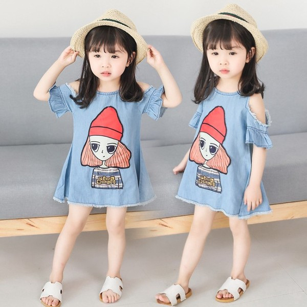 Μοντέρνο παιδικό χιτώνα με εφαρμογή