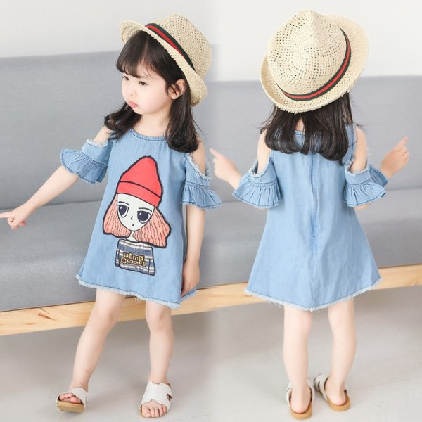 Μοντέρνο παιδικό χιτώνα με εφαρμογή