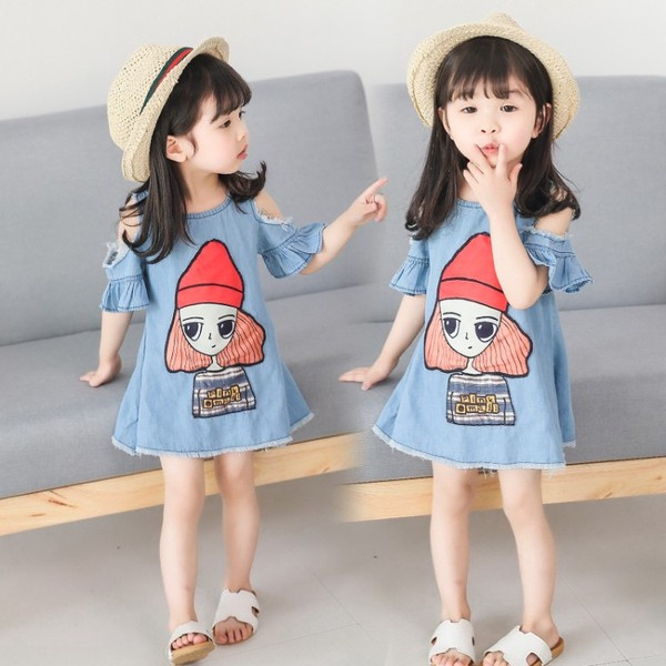 Μοντέρνο παιδικό χιτώνα με εφαρμογή