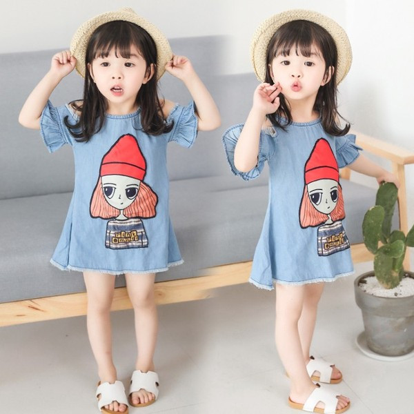 Μοντέρνο παιδικό χιτώνα με εφαρμογή