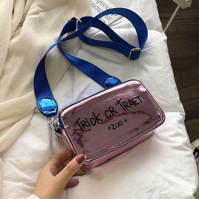 Μοντέρνα  γυναικεία λουστρίν τσάντα  σε τέσσερα χρώματα με εφαρμογή και μεγάλη λαβή